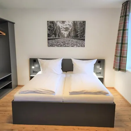 Am Gleis 1 Hotel *